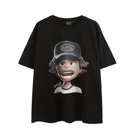 Черная футболка YUXING с фирменным рисунком "парень в кепке"