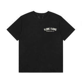 Стильная черного цвета футболка от бренда VLONE с надписью