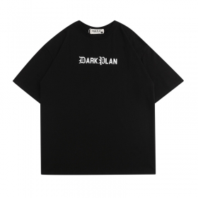Классическая прямого кроя чёрная футболка Dark Plan с надписью