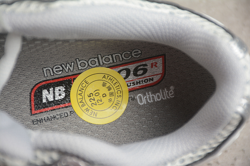 Серые кроссовки New Balance M1906 с дышащей сеткой