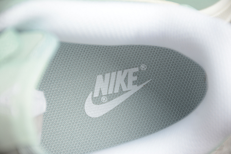 Мятно-белые Nike Air Force 1 кроссовки с логотипом "LV"