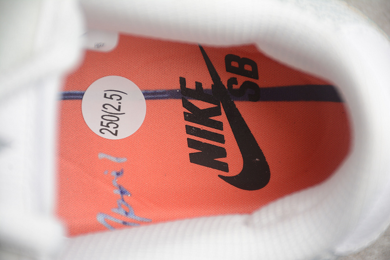 Кроссовки белые с мятной замшей April Skateboards x Nike SB Dunk Low