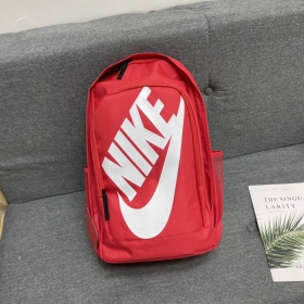 Красный Nike рюкзак со множеством отделений для экипировки 