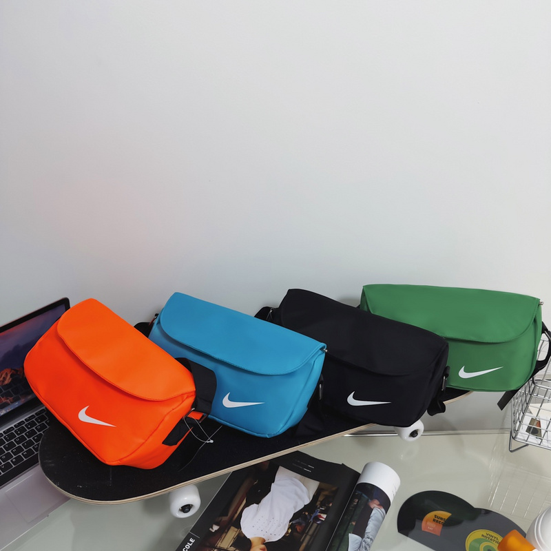 Женская сумка Nike через плечо с ассортименте разные цвета