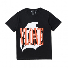 Чёрная футболка VLONE с оранжевым логотипом и принтом