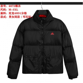Болоньевая от бренда Adidas чёрная куртка с красными полосками сзади