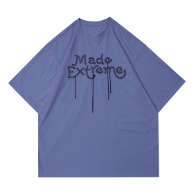 Длинная голубая футболка от бренда Made Extreme выполнена из хлопка