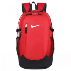 Надежный от бренда Nike рюкзак выполненный в красном цвете