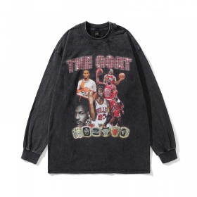 Черный лонгслив бренда TKPA с принтом "Звезды NBA" и надписью The GOAT