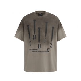 CHOIZE серо-коричневая удлинённая футболка с принтом "Гвозди"