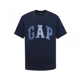 Базовая в темно-синем цвете футболка от бренда Gap