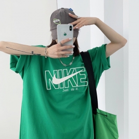 Nike футболка зелёная с крупным белым логотипом на груди 