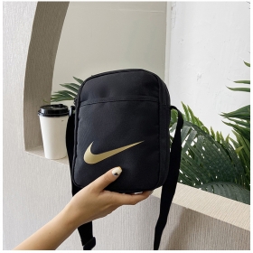 Nike барсетка чёрная с жёлтым логотипом и регулирующим ремнём