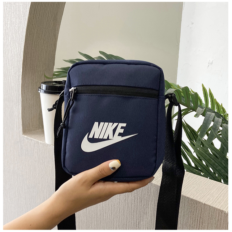 Универсальная тёмно-синяя сумка Nike через плечо      