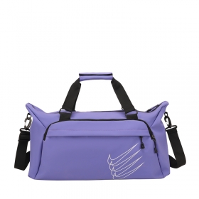 Универсальная фиолетовая Nike спортивная сумка выполнена из нейлона