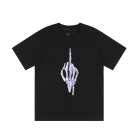 От бренда VLONE черная с принтом "Костлявая рука" футболка