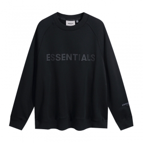 Черный свитшот от бренда Essentials FOG с принтом на груди