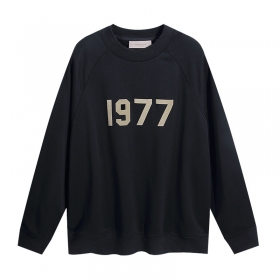 Черный брендовый свитшот Essentials FOG с цифрами 1977