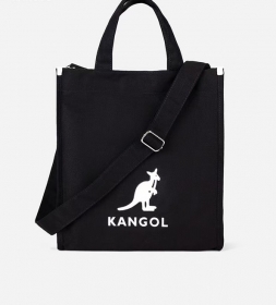 Чёрная Kangol сумка с регулирующим ремнем и боковыми карманами