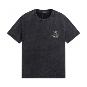 Повседневная футболка Arcteryx черная с бежевым рисунком на спине