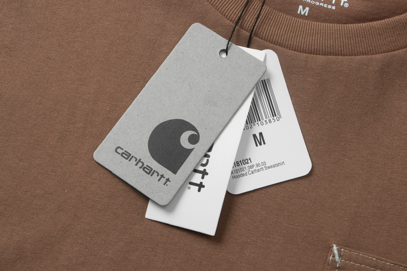 Базовая коричневого-цвета с карманом на груди футболка Carhartt