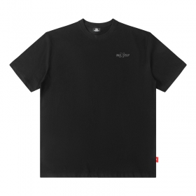 Чёрная футболка MAXWDF с ярким принтом на спине и лого на груди