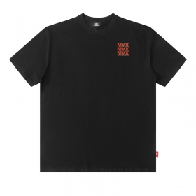 Стильная футболка чёрного-цвета с лого MAXWDF и принтом на спине