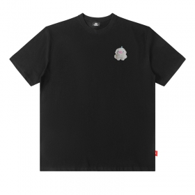 Чёрная с огненным логотипом на спине MAXWDF хлопковая футболка