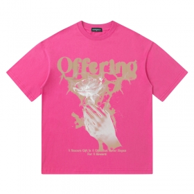 Розовая со спущенными рукавами и рисунком футболка от бренда SUCKMY