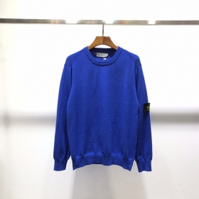Синий свитер Stone Island с фирменным патчем на рукаве