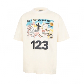 Эксклюзивная от бренда RRR 123 футболка выполнена в белом цвете