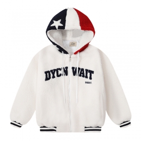 Базовая модель куртки от бренда DYCN в белом цвете