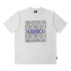 Белая футболка с абстрактным принтом на груди от MAXWDF