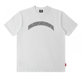 Стильная белая футболка с фирменным логотипом MAXWDF и принтом "Мишка"