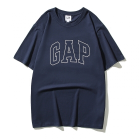 Тёмно-синяя с фирменным логотипом GAP футболка оверсайз