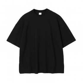 Чёрная вязаная футболка ARTIEMASTER с прорезями по бокам и швом на спине
