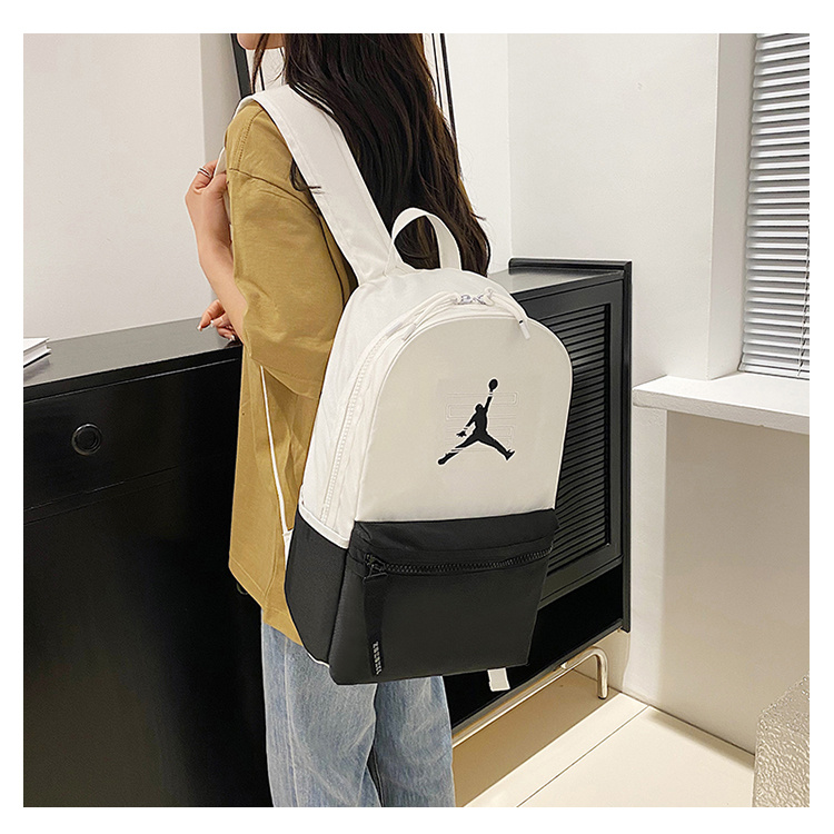 Рюкзак бренда Jordan чёрно-белого цвета с белыми лямками