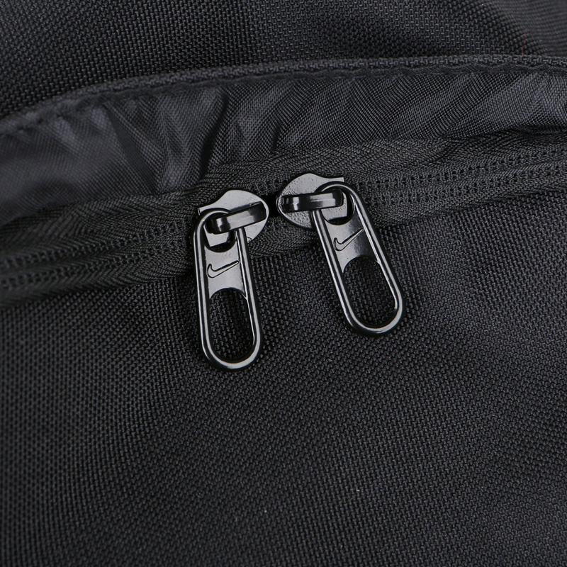 Чёрный рюкзак Nike на реверсивной молнии с боковыми карманами