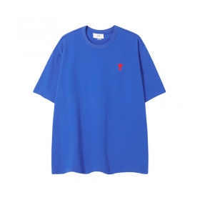 Яркая синяя унисекс футболка от AMI свободного покроя