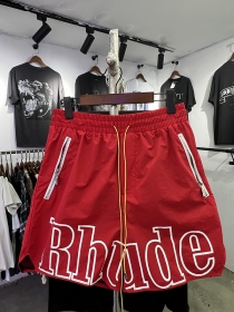 Красного цвета шорты от бренда Rhude с передними карманами на молнии