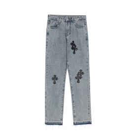 Модные в светло-синем цвете джинсы с черными крестами BYD JEANS