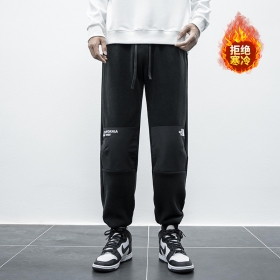 Флисовые чёрные спортивные штаны The North Face с карманами на молнии