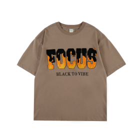 Светло-коричневая футболка с пушистой нашивкой Focus бренд Fair Focus