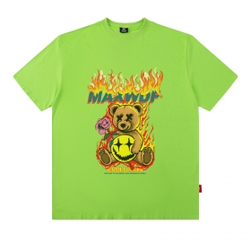 Трендовая футболка с логотипом в огне MAXWDF салатового цвета