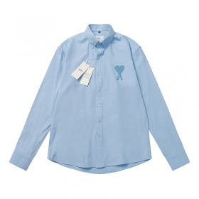 Рубашка прямого кроя AMI голубая на пуговицах с воротником-стойка