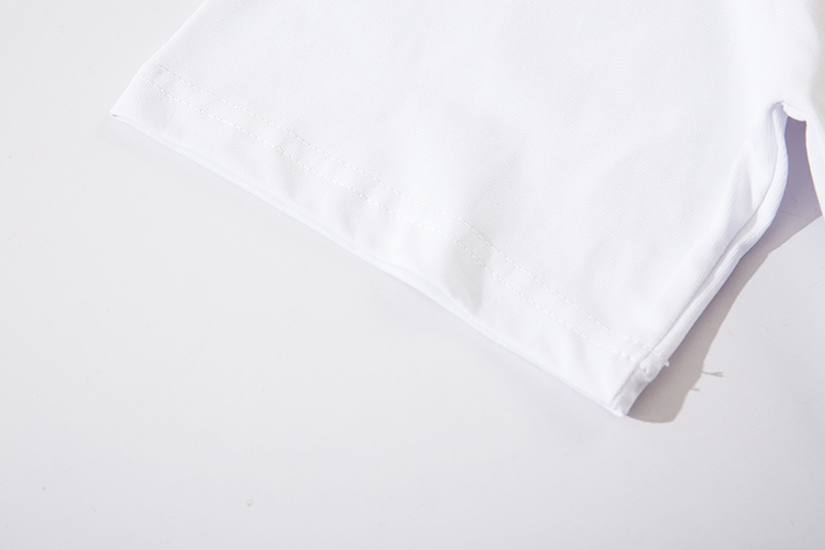 Классическая белая от бренда Dickies футболка выполнена из 100% хлопка