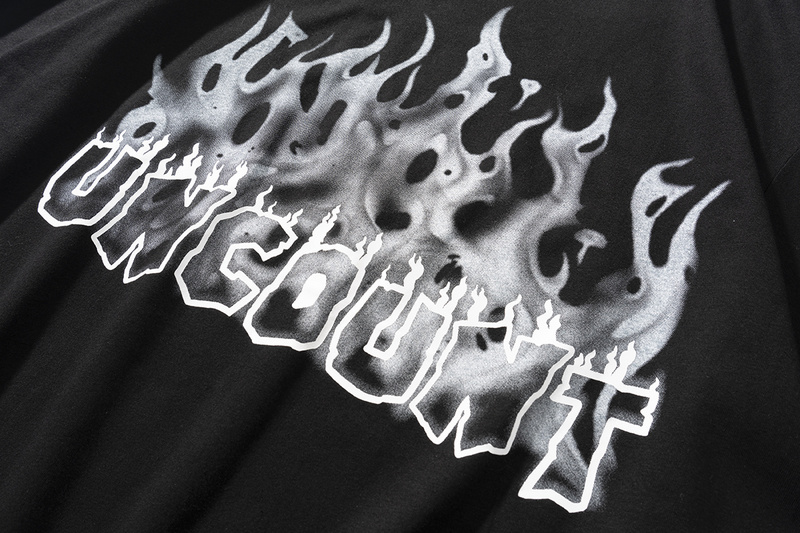 Чёрная футболка TCL Uncount с белым принтом огня спереди