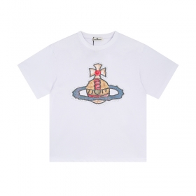 Трендовая белого цвета футболка от бренда Vivienne Westwood