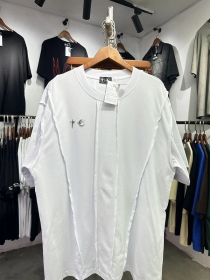 Оригинальная модель THUG CLUB футболка выполнена в белом цвете