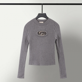 Стильный свитер серого цвета THE UNAVOWED с металлической вставкой